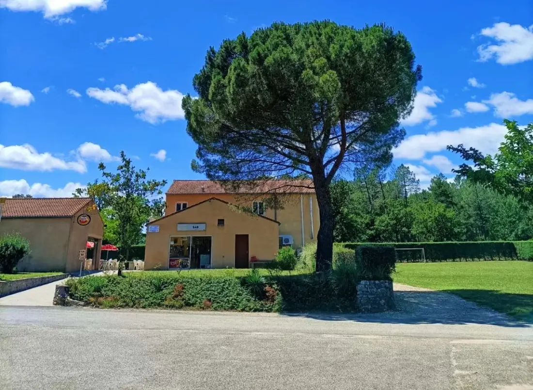 Camping La Rouvière Les Pins 3 étoiles★★★