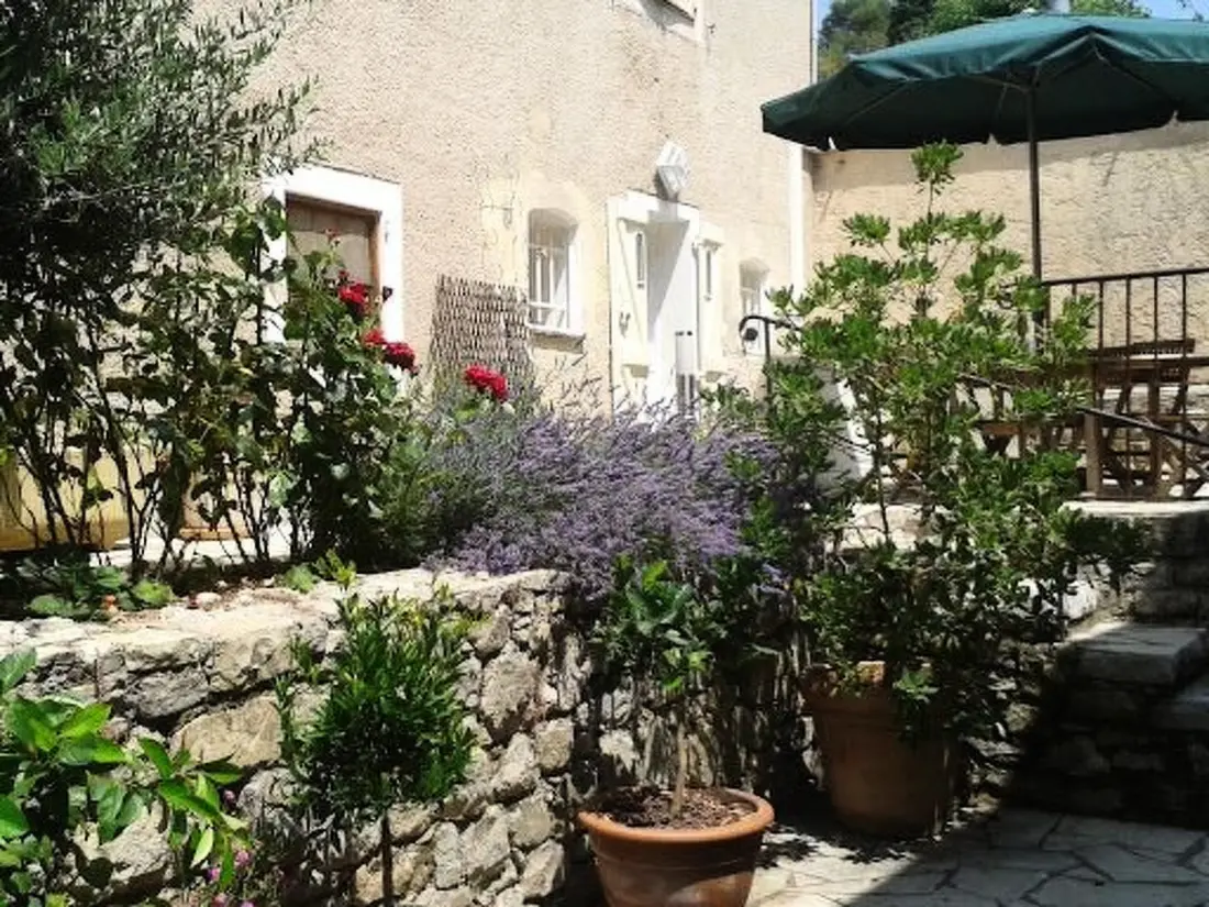 Résidence SCHÖNES STUDIO MIT GARTEN FÜR 2 IM DORF