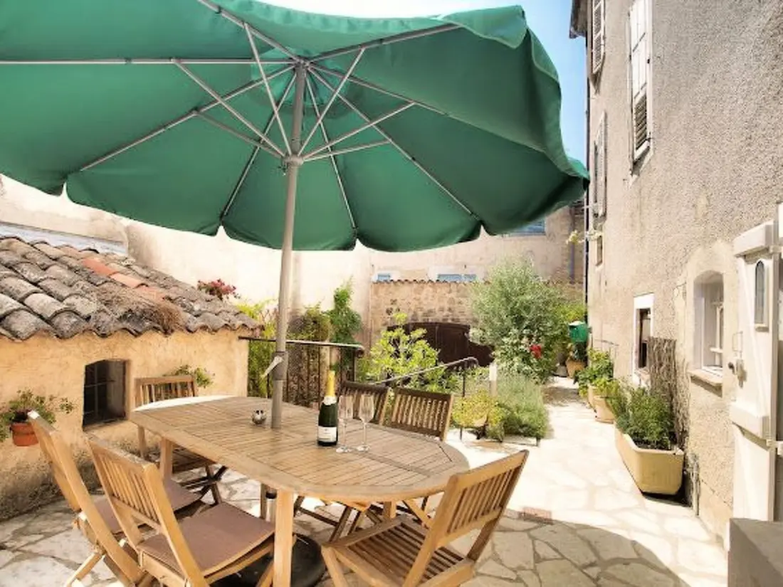 Résidence SCHÖNES STUDIO MIT GARTEN FÜR 2 IM DORF