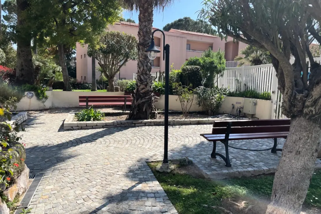 Résidence Séjour à Golf-juan | Résidence Avec Piscine, Parc Et Parking