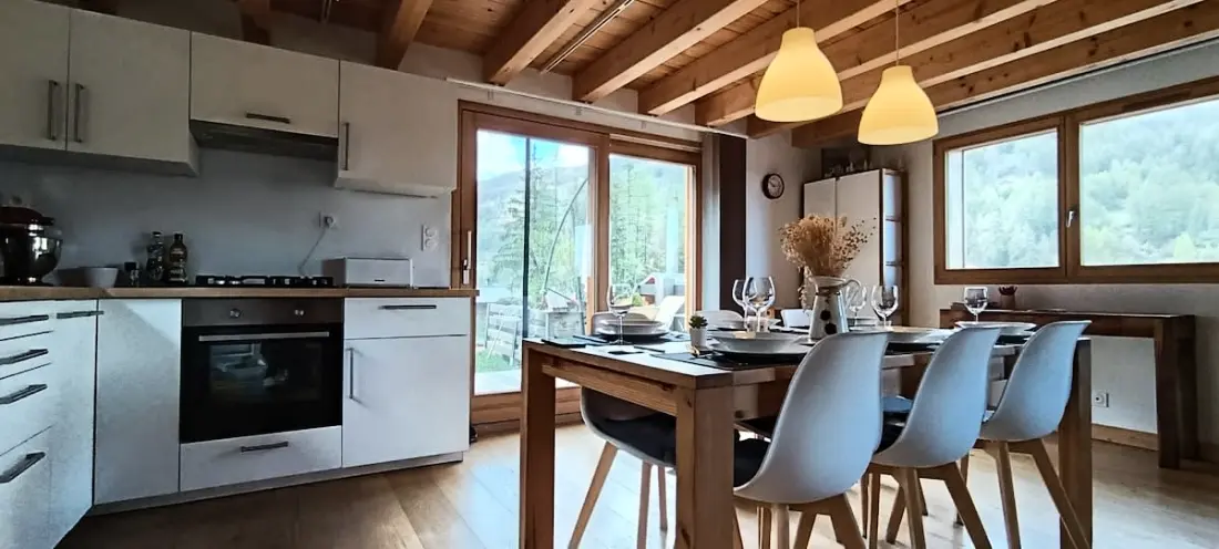 Chalet Familial 3 Chambres • Jardin 600 M² • Vars