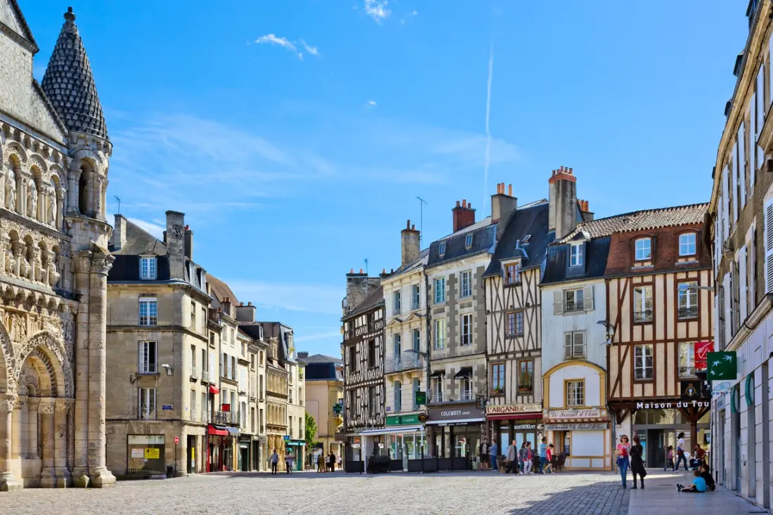 Bourg Est – Vigelière    3 étoiles★★★