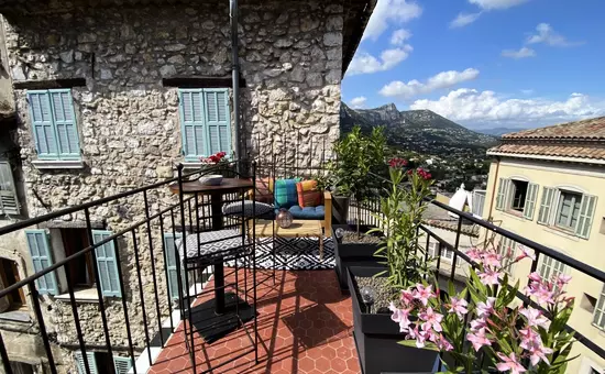 06by1 : Bel Appartement Rénové Avec Terrasse