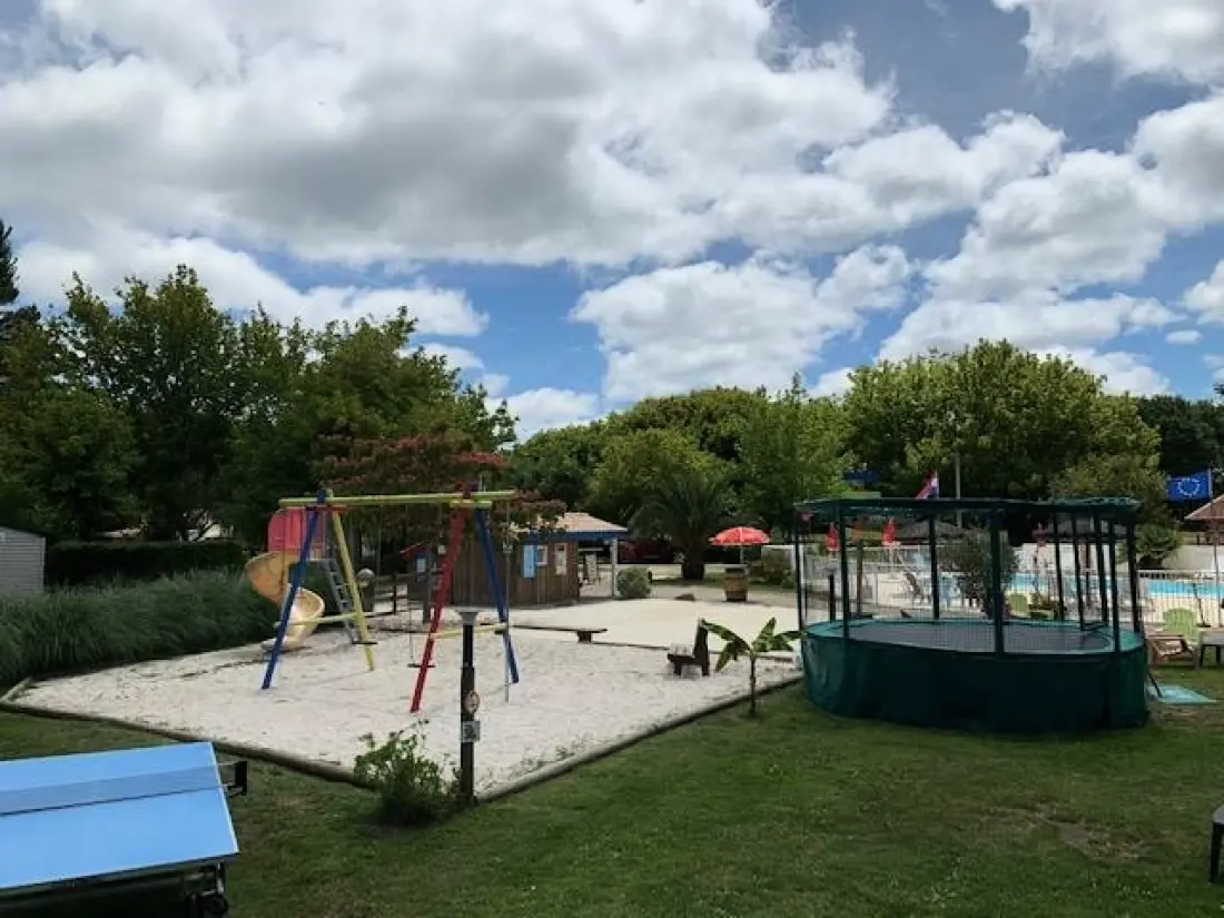 Camping Ushuaïa Villages La Chesnays 4 étoiles★★★★