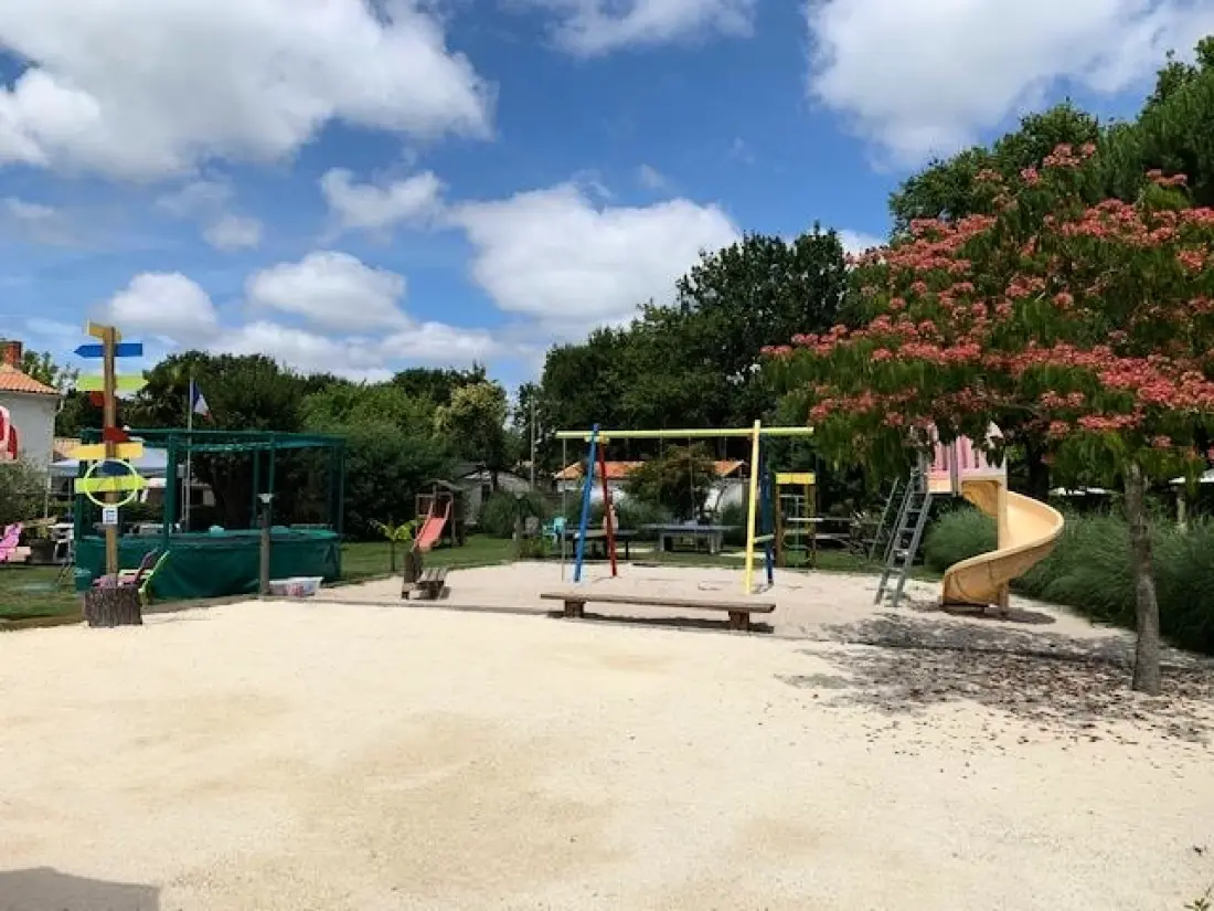Camping Ushuaïa Villages La Chesnays 4 étoiles★★★★