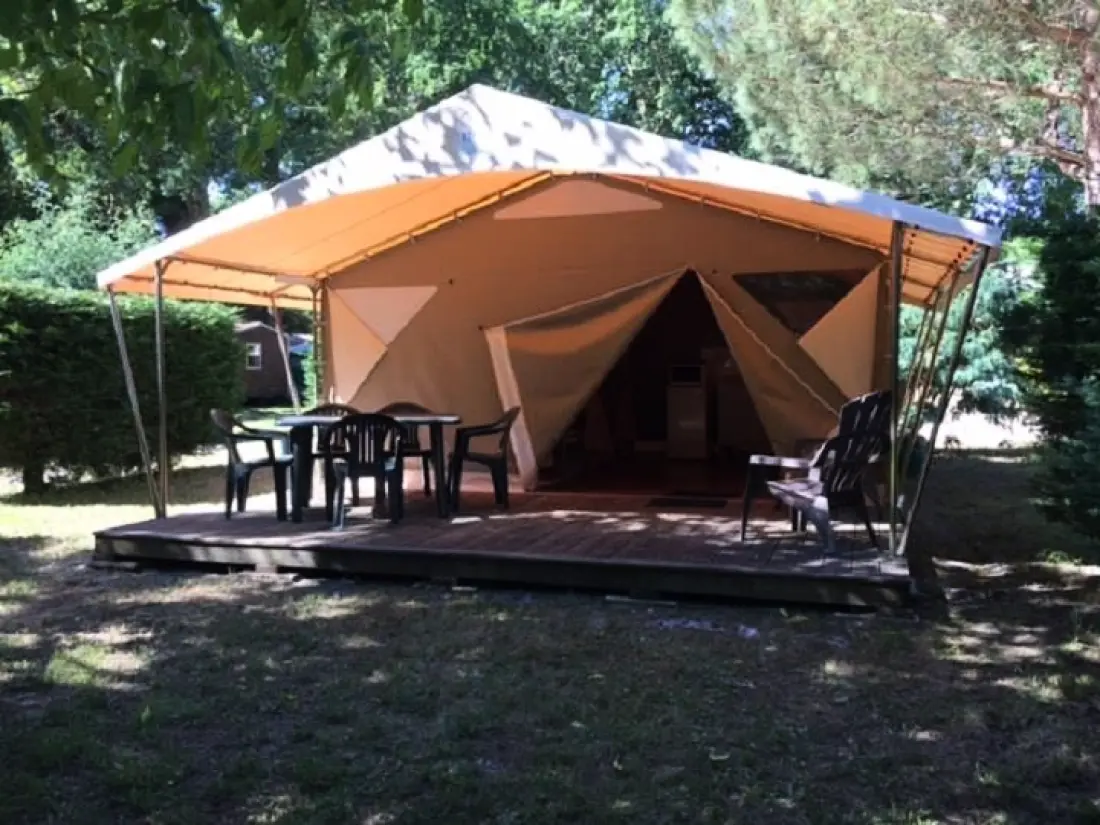 Camping Ushuaïa Villages La Chesnays 4 étoiles★★★★