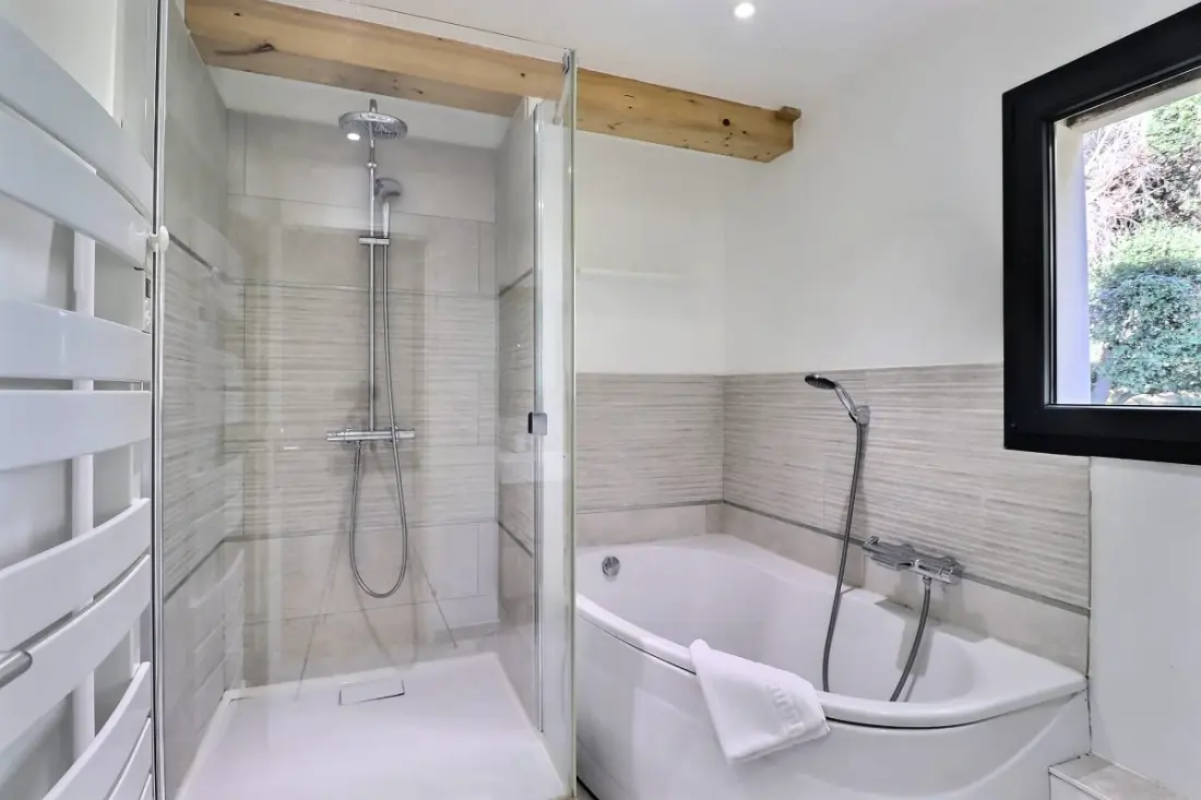 Altinea - Maison Familiale &amp; Piscine à Débordement