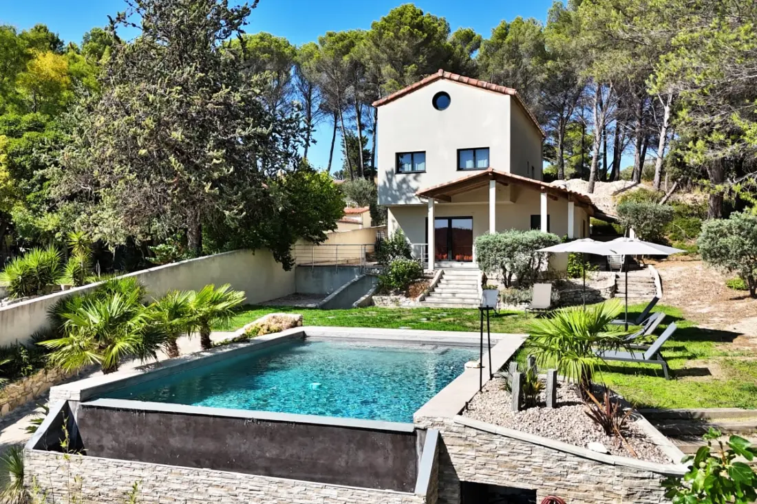 Altinea - Maison Familiale &amp; Piscine à Débordement