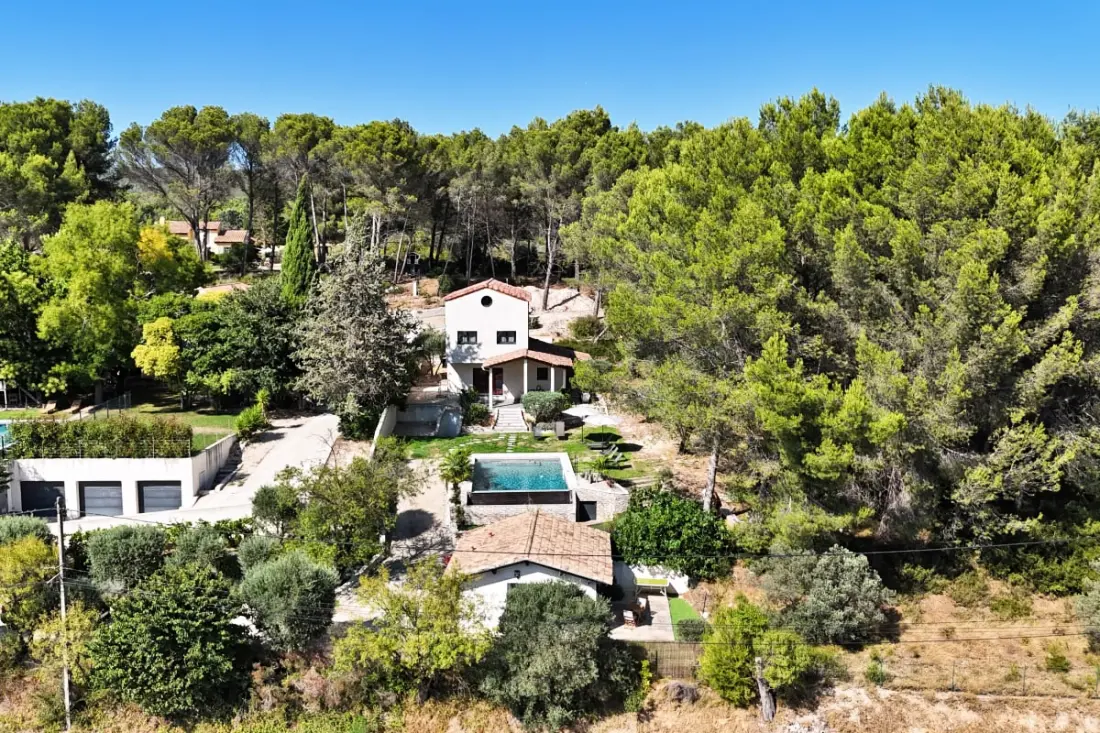 Altinea - Maison Familiale &amp; Piscine à Débordement