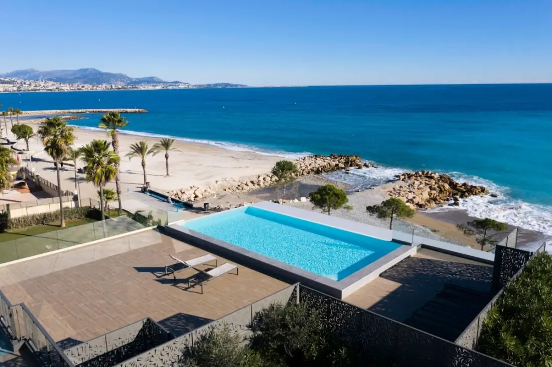 06ah - Superbe T2 Les Pieds Dans L'eau - Piscine