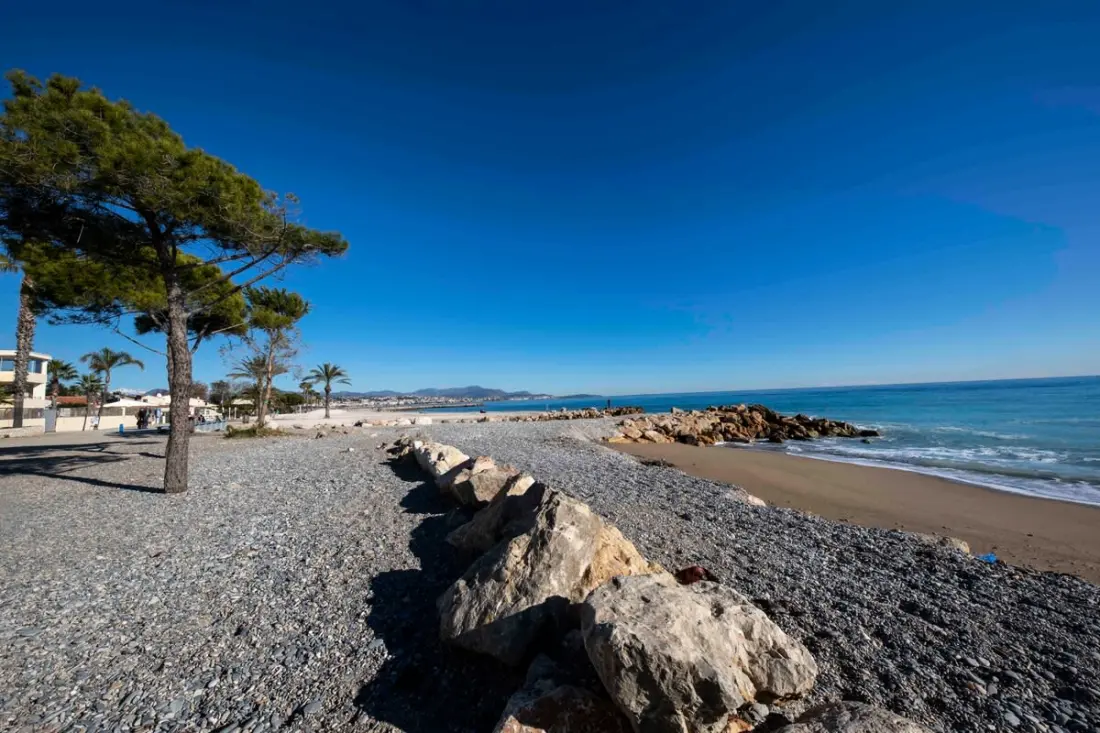 06ah - Superbe T2 Les Pieds Dans L'eau - Piscine