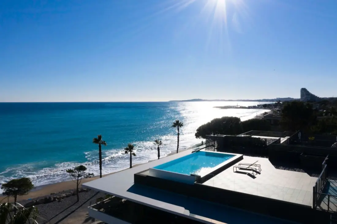06ah - Superbe T2 Les Pieds Dans L'eau - Piscine
