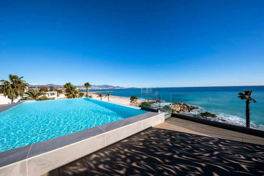 06ah - Superbe T2 Les Pieds Dans L'eau - Piscine
