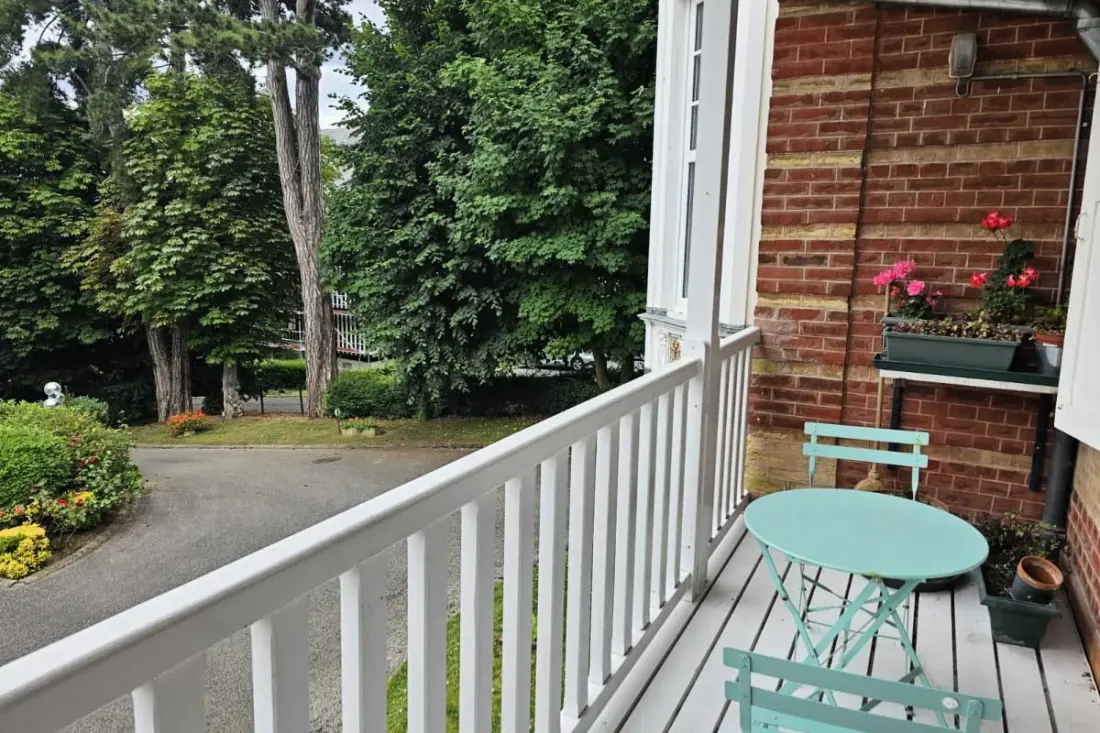Studio Avec Mezzanine Dans Villa Du 19eme, Parking
