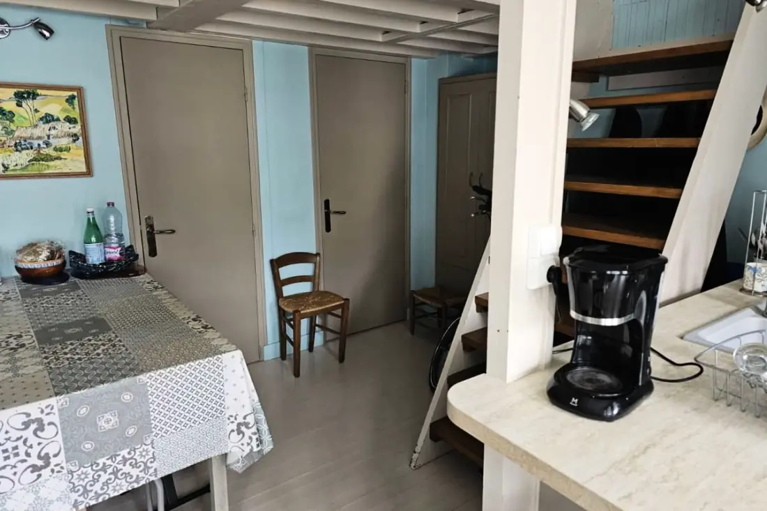Studio Avec Mezzanine Dans Villa Du 19eme, Parking