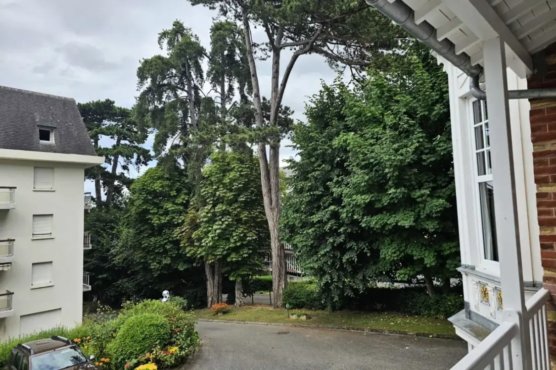 Studio Avec Mezzanine Dans Villa Du 19eme, Parking