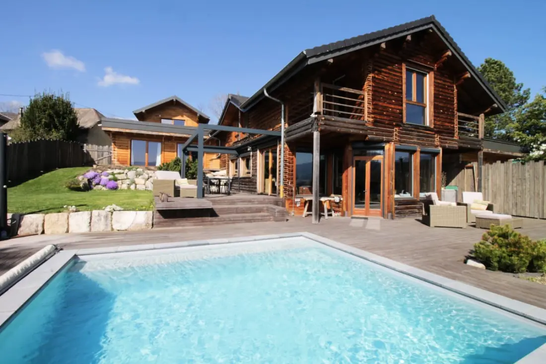 Formidable Chalet Avec Piscine Et Vue