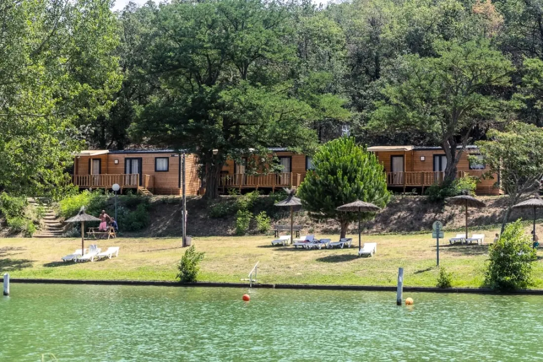 Camping Les Rives Du Lac De Vinca 3 étoiles★★★