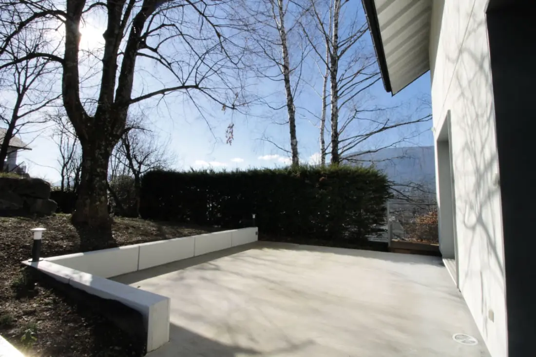 Jolie Maison Neuve Entre Villes Et Lacs