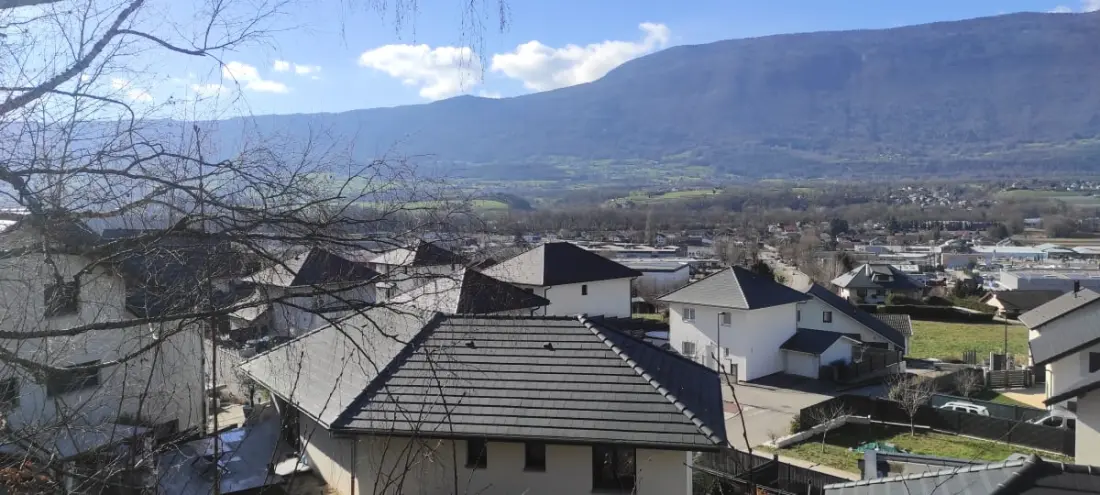Jolie Maison Neuve Entre Villes Et Lacs