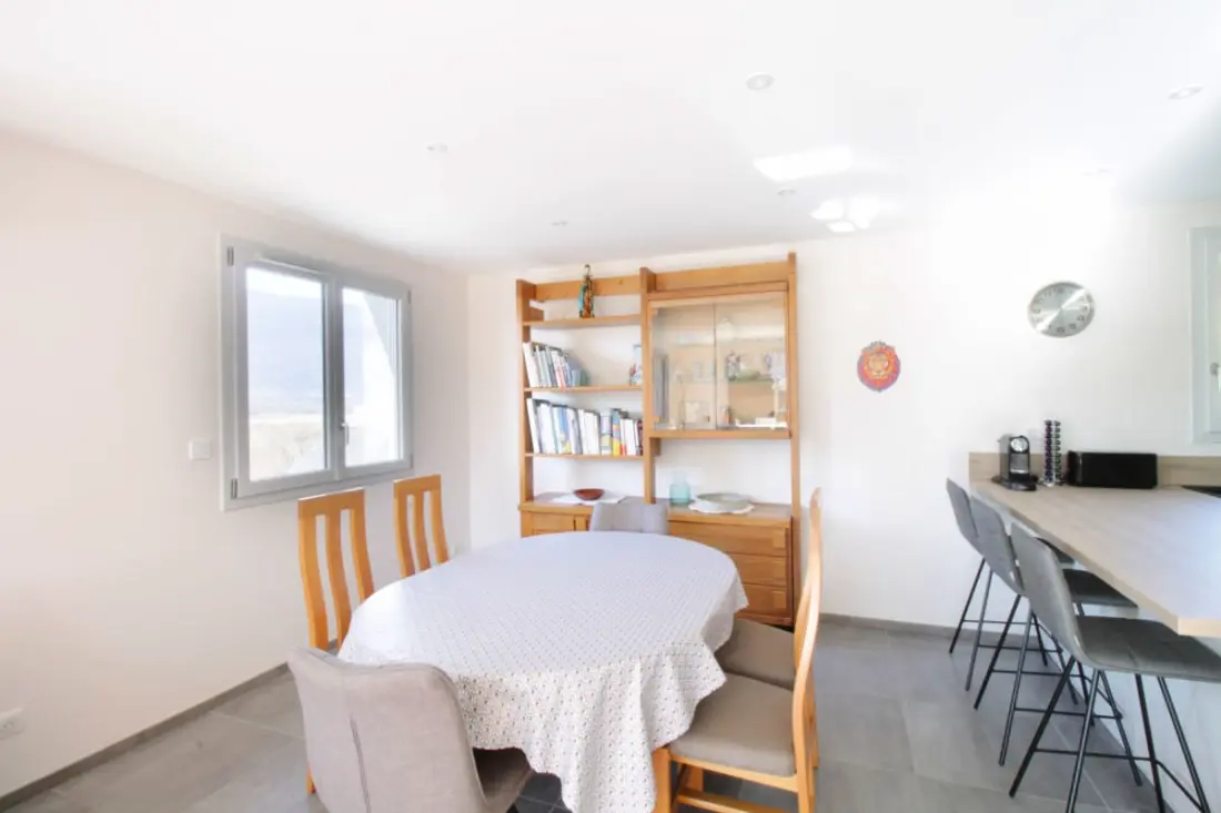 Jolie Maison Neuve Entre Villes Et Lacs