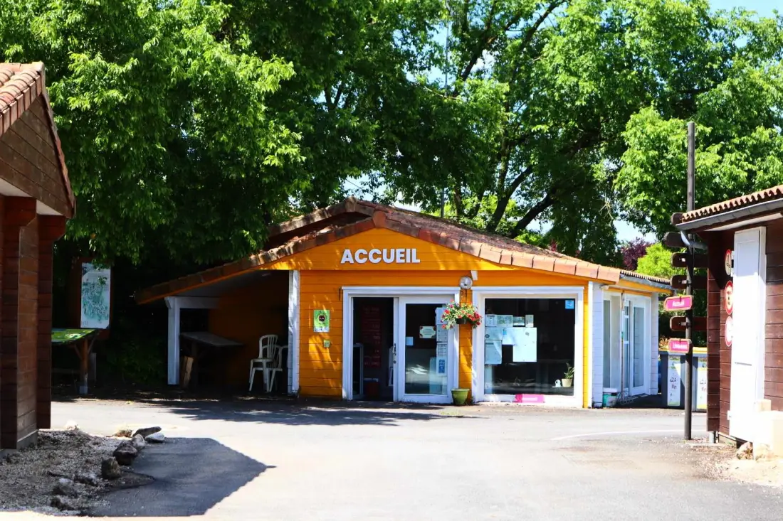 Camping Ushuaïa Villages Les Chalets de Moulière 2 étoiles★★