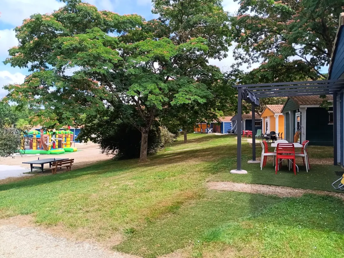 Camping Ushuaïa Villages Les Chalets de Moulière 2 étoiles★★