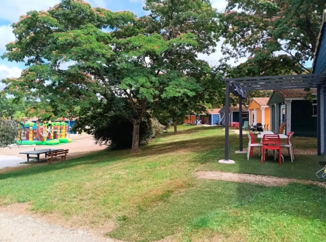 Camping Ushuaïa Villages Les Chalets de Moulière 2 étoiles★★