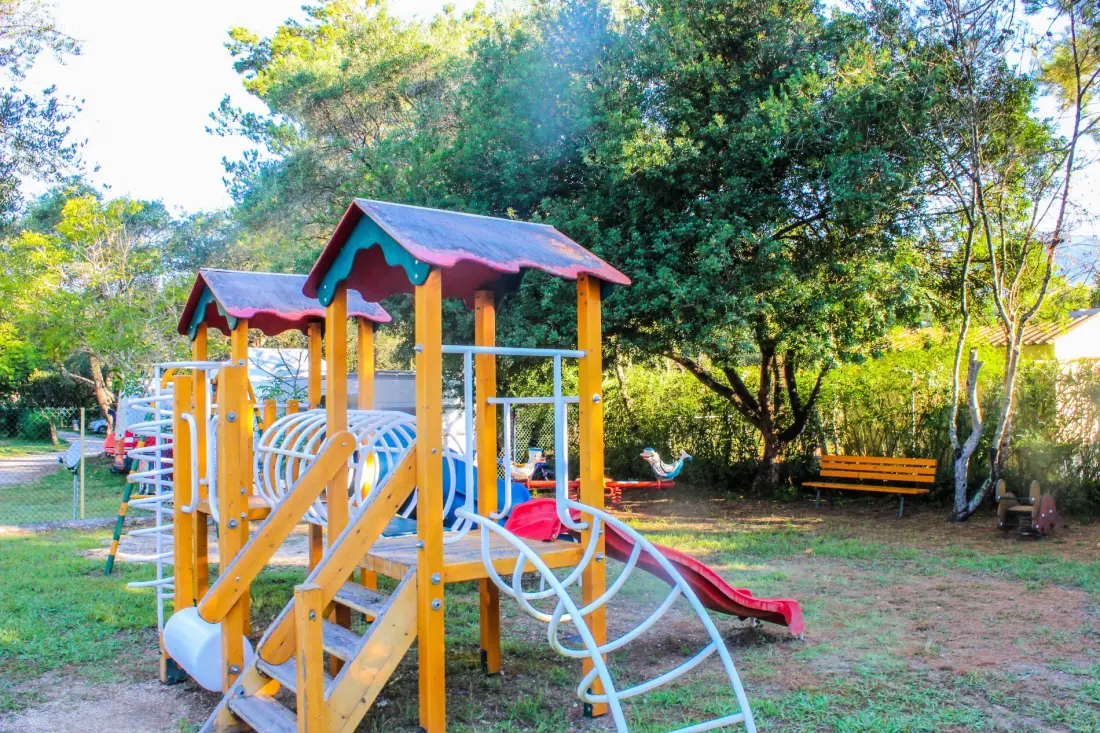 Camping Karda Beach