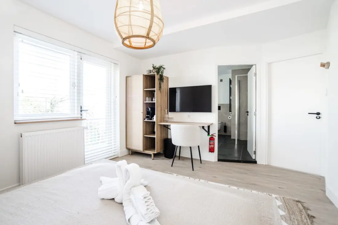 Marley’s Beachhouse - Luxury Guest Room With Balcony