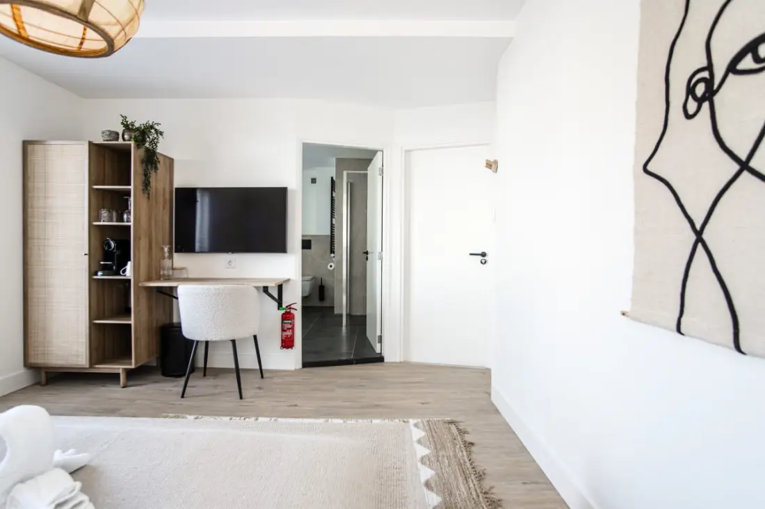Marley’s Beachhouse - Luxury Guest Room With Balcony